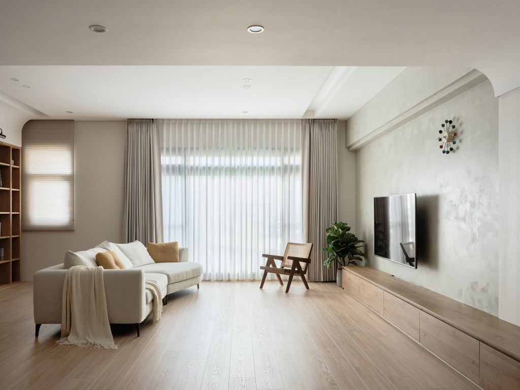 木韻幽境｜主客廳空間・溫潤木色與光影層次