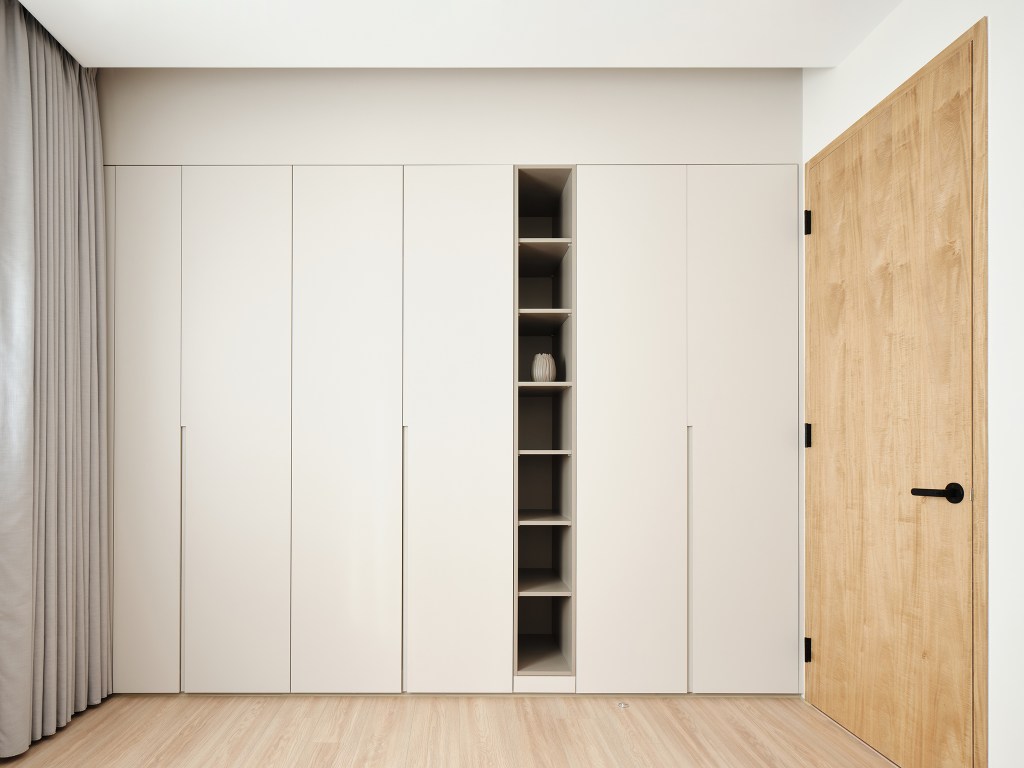 木韻幽境｜臥室收納牆面・留白與比例的建築語彙