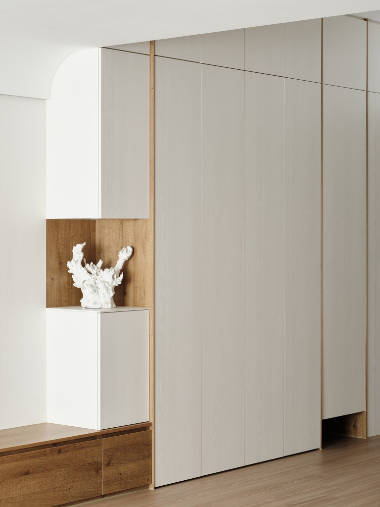 木韻幽境｜玄關過渡空間・自然木調與收納整合