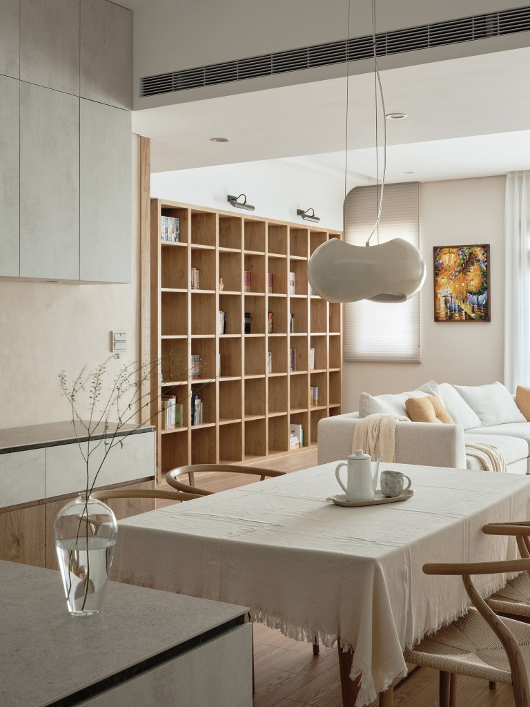 木韻幽境｜用餐區・自然光與溫潤木色共構生活節奏