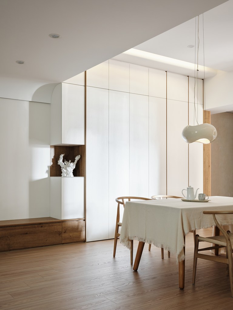 木韻幽境｜光影流動於餐廳木質調之間・堤朵那 × 瀚逸